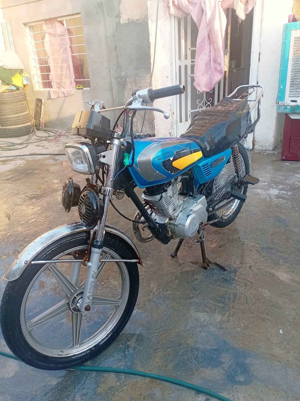دراجه يرانيه  للبيع شغاله مابيه اي شي  أوراق بيه  السعر  300 وبيه مجال لل تواصل هاذ رقم ***********
