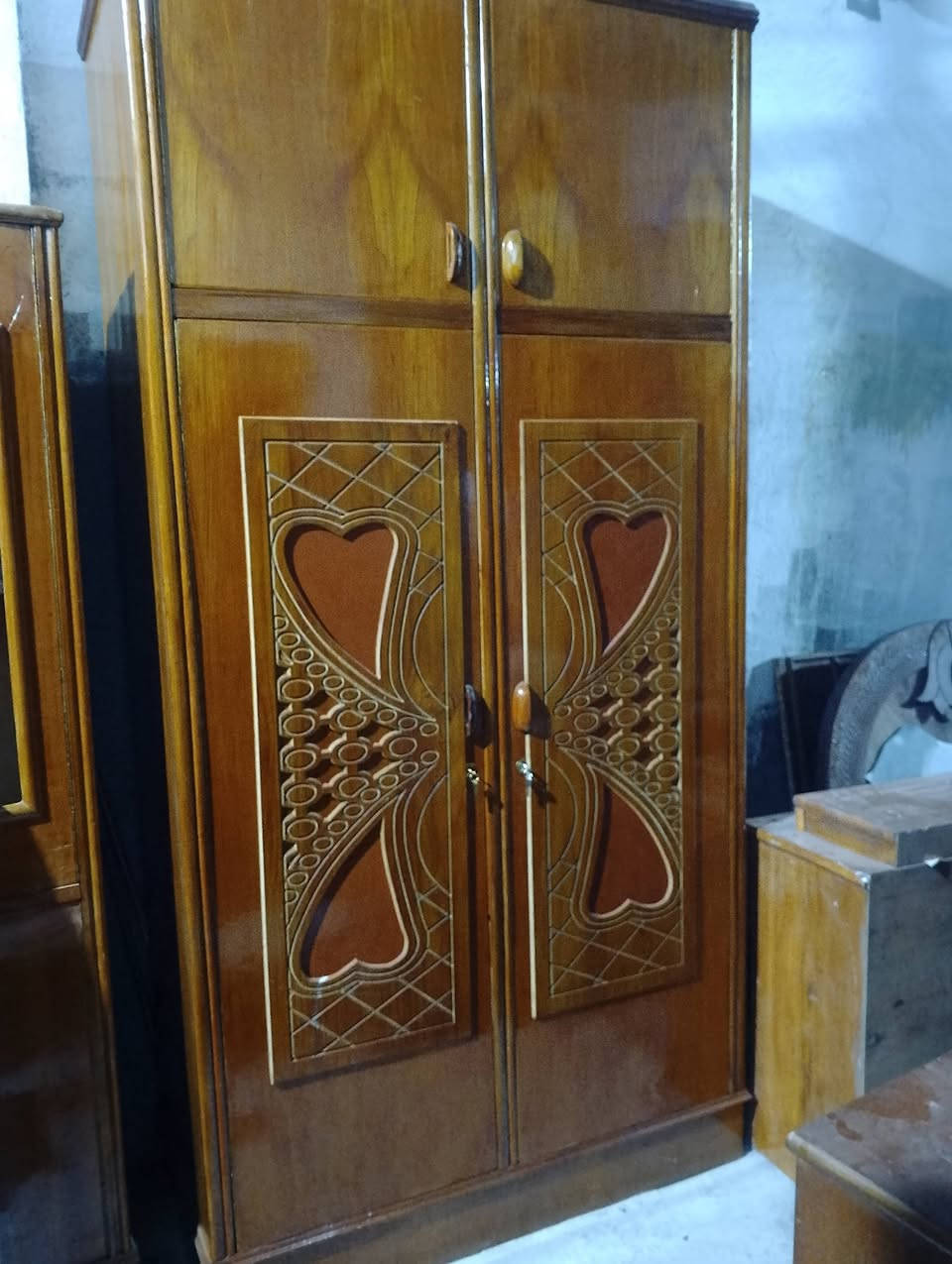 السلام عليكم كنتور 2 باب طابقين نجاره درجه اولى نضافه فول اخو الجديد استخدام قليل  العنوان حله شارع ابو القاسم الرقم *********** واتس
