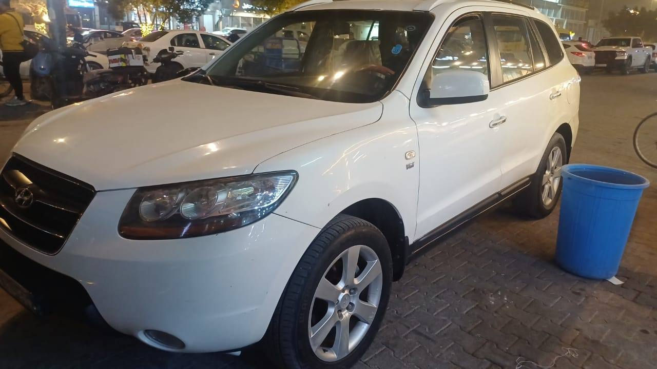 سلام عليكم 
سنتافي موديل 2010.
متوئم طبق الاصل 
حصة كاز كل محافظات العراق 
كصة جنطة 
السيارة خير من الله تبريد تدفئة مكية كير مكفولات للعلم مكينة ستاركس ستة سلندر صفر جاچ 
تعال وشوف لو بيك خير وتدللللتواصل والاستفسار الاتصال على الرقم ***********
