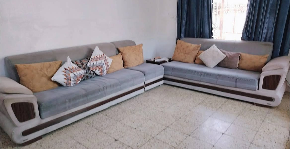 السلام عليكم ديوان تركي للبيع يتكون من أربع القطع مع زاويه (سعر 350)بي مجال، العنوان  محاويل حي شهداء
تواصل هذا الرقم( ***********)
السلام عليكم ديوان تركي للبيع يتكون من أربع القطع مع زاويه (سعر 350)بي مجال، العنوان  محاويل حي شهداء
