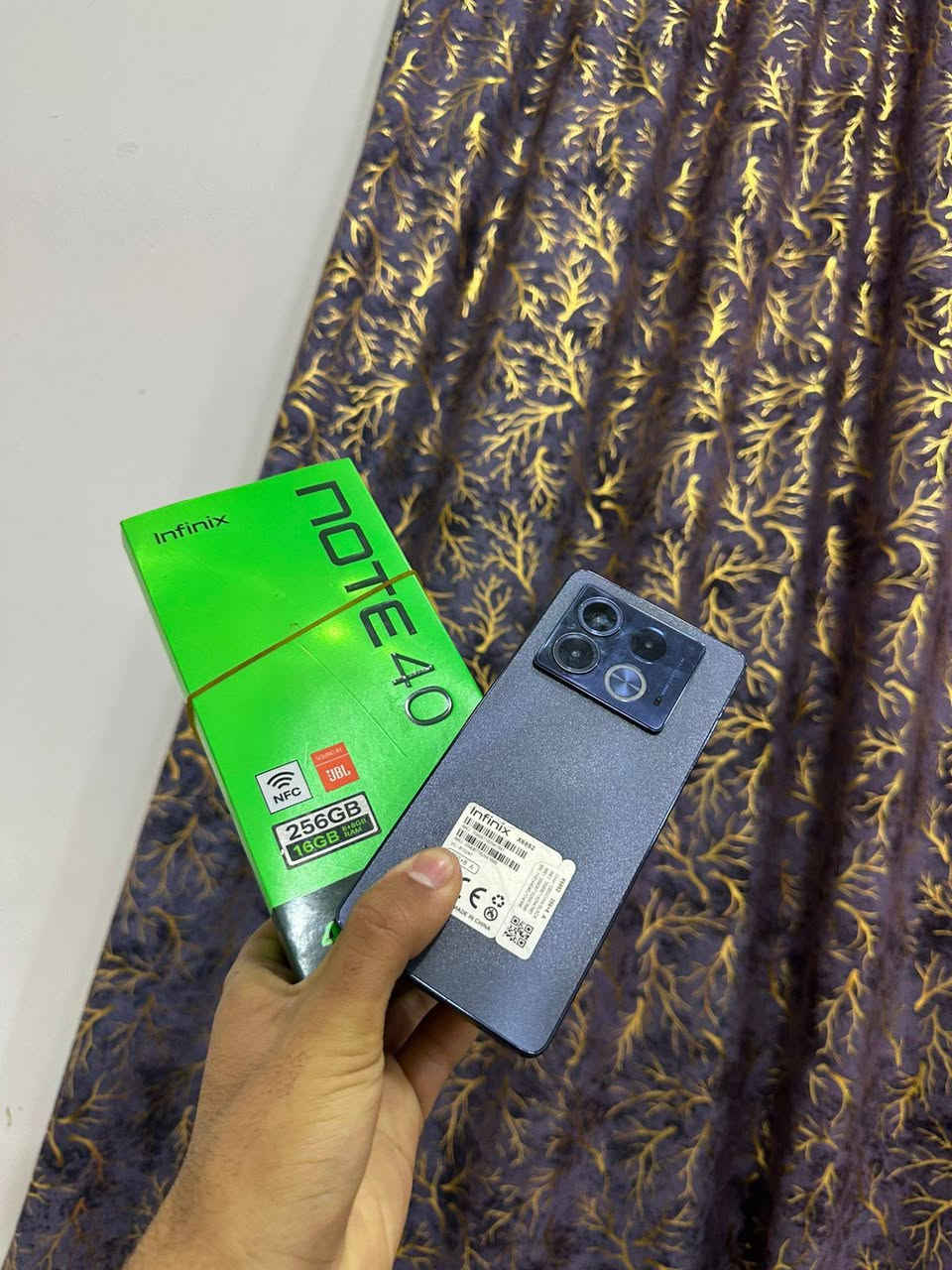 سلام عليكم نوت اربعين العادي 5G نضيف بي فقط كم شخط ذاكره 256 كلشي ما مبدل بي تجي تفحص وتاخذ ما عجبك عوفه مكاني بغداد الشعله هاذ رقمي بي واتساب اي استفسار هناك *********** و سعره 170 وبي مجال
