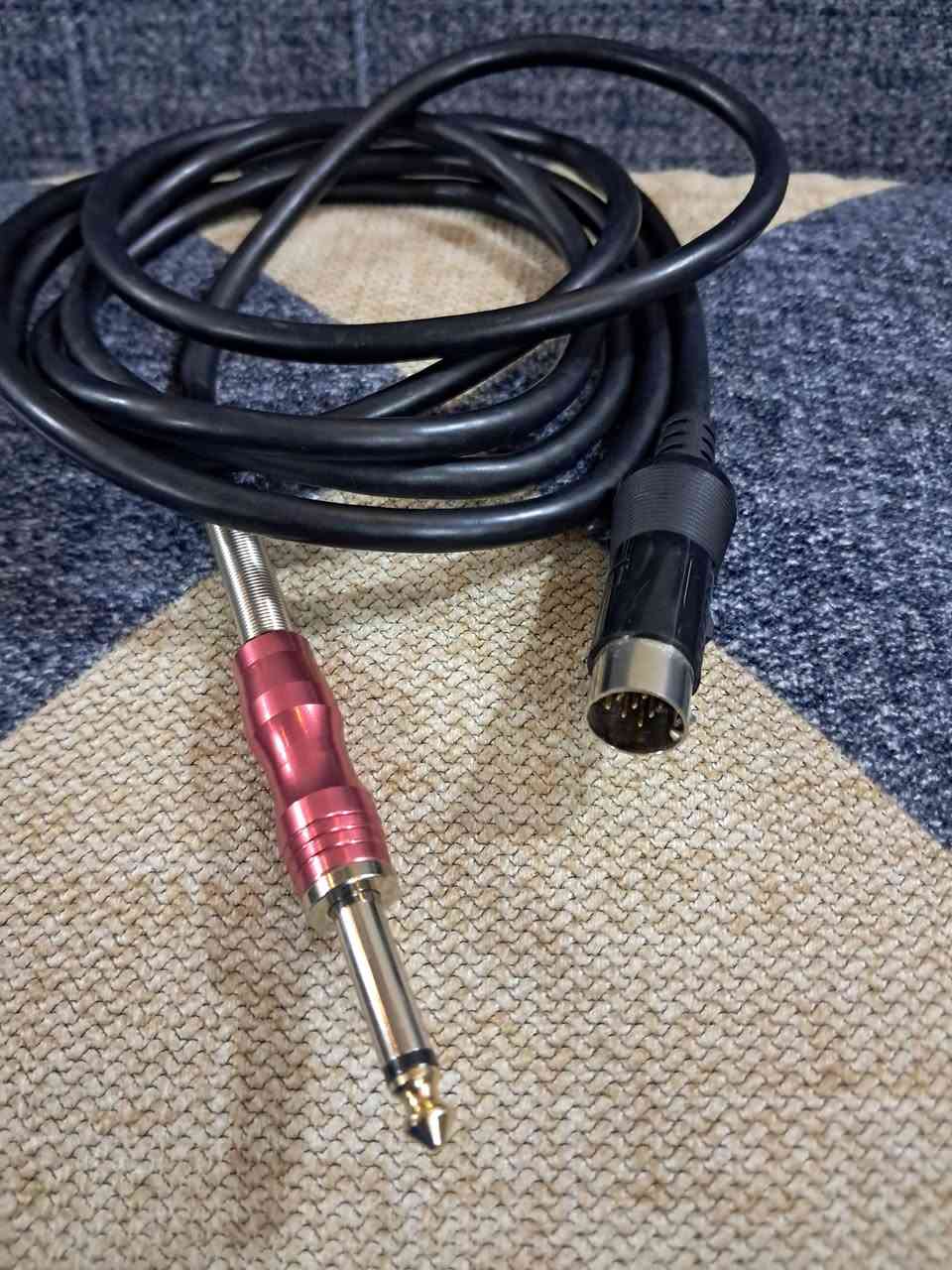 بعد إذن المسؤلين كيبل جك طلقة Roland gr55 للبيع 70 الف واتساب ***********
