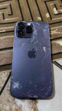 ايفون 14 برو ماكس جهاز شرق اوسط شرحتين بس ضهره مكسور بطاريته 86 ذاكرته...