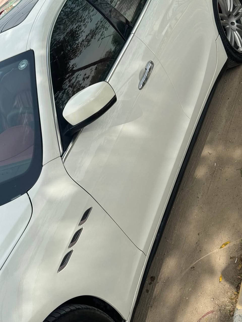 بيع او مراوس حسب القناعه 

𝑴𝑨𝑺𝑬𝑹𝑨𝑻𝑰 𝑮𝑯𝑰𝑩𝑳𝑰 
خليجيه كفاله صبغ دعاميه فقط 
السعر🚦240 ورقه
 دفترين و 40 ورقه 
Modil 2015
الممشى : 89 الف كيلو 
عدد الاسطوانات : 𝑽6 
حجم الماكينه : 3.0 𝑻𝑼𝑹𝑩𝑶 
الون الخارجي : ابيض
الون الداخلي : احمر 
🖤🧿🖤 المواصفات 🖤🧿🖤
رقم واحد اعلى المواصفات 
فتحه بالسقف كهربائيه 
مقاعد جلد كهربائيه 
مقاعد مدفيه ومبرده 
لوكو موزراتي ع المقاعد 
ساعه موزراتي اماميه 
تخشيب بلاك داخلي 
كروم خارجي كامل 
قطع كروم بعلامه موزراتي 
مقود متعدد الاستخدامات 
مثبت سرعه 
تحكم كامل 
تشغيل بصمه 
فتح وغلق بصمه 
تشغيل عن بعد 
هند بريك كهربائي 
قير كهربائي 
نقطه عمياء 
مانع تصادم 
فتح وغلق ابواب من الامام 
فتح وغلق ابواب من الخلف
نضام بوضعيه 𝑺𝑷𝑶𝑹𝑻 
نضام بوضعيه 𝑰.𝑪.𝑬 
نضام تراكشن مانع الانزلاق
شاشه اماميه 
كميرا خلفيه 
حساسات 
تحكم ماوس 
بلوتوث 𝑩𝑳𝑼𝑬 
خرائط 𝑮𝑩𝑺 
ابل كار 𝑨𝑷𝑷𝑬𝑳 𝑪𝑨𝑹
مدخل 𝑨𝑼𝑿 
مدخل 𝑼𝑺𝑩 
مدخل 𝑺𝑫 
مدخل شارج 2
شارج لاسلكي 
ليتات داخل 𝑳𝑬𝑫 وكاله 
ليتات زينون اماميه 
اضائه على المرايت 
اضائه 𝑳𝑬𝑫 اماميه 
اضائه 𝑳𝑬𝑫 خلفيه 
رنقات مقاس 20 دخاني كروم 
الخ….
🖤🧿🖤 النضافه 🖤🧿🖤
سياره نضيفه جدا جدا جدا 
عنوان السياره بغداد سيديه 
***********. بغداد, العراق
