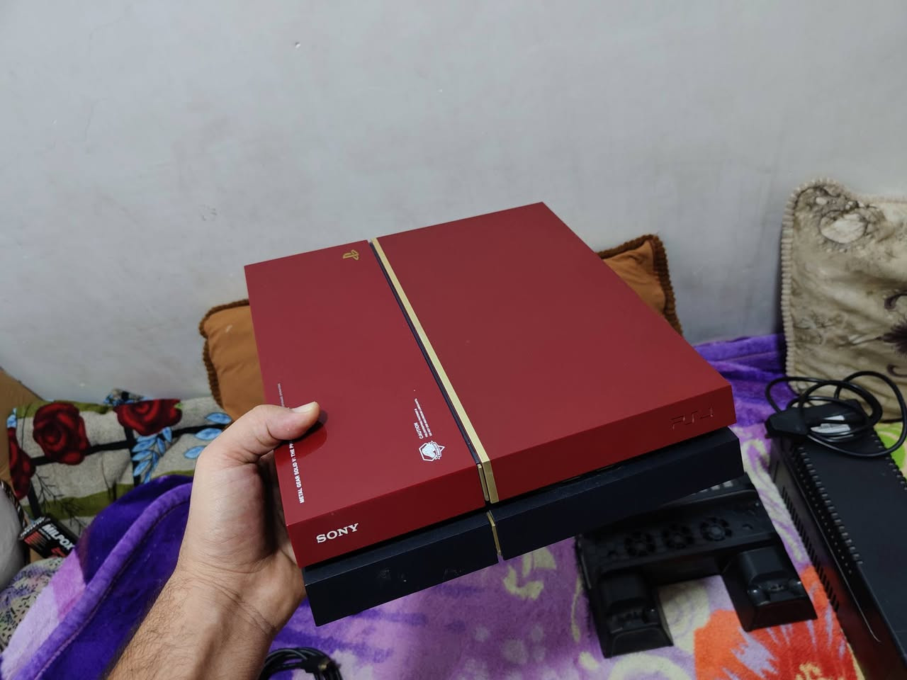 اسم الجهاز : بلي 4 فات
النسخه : باندل أحمر 
النظام :9.00
مساحه تخزين : تيرا (500كيكا)
حاله الجهاز : لا مفتوح ولا مطلح بامكانك تفحص وين متريد. نظافه : 99%
الملحقات: كامل ملحقات مع جويستكات عدد 3 جدد 
وكيبلاته كاملة بالاظافة الى يو بي اس قدرة 850 يشغل 15 دقيقة البلاي مع الشاشة 

المحتويات : ملحقات كامله 
كيبل الطاقة ... كيبل HD 

الاعاب في الهارد الخارجي 

1- بيس 25
2- كود وارزون واضافاتهة
3- دايز گون 
4- كول اوف ديوتي
5-فوركراي5
6-گود اوف وار ( راغناروك)

للبيع السعر 325 ألف دينار 
العنوان ( النجف .. كوفة .. حي ميسان ) 
الهاتف ( *********** )
