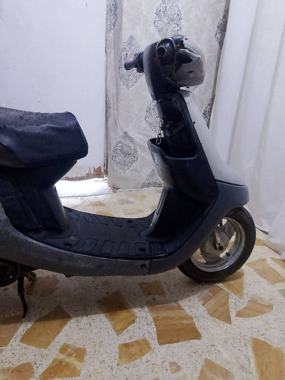 سلام عليكم دراجه زعره شغاله شاصي مكفول السعر 175اتصل ***********
