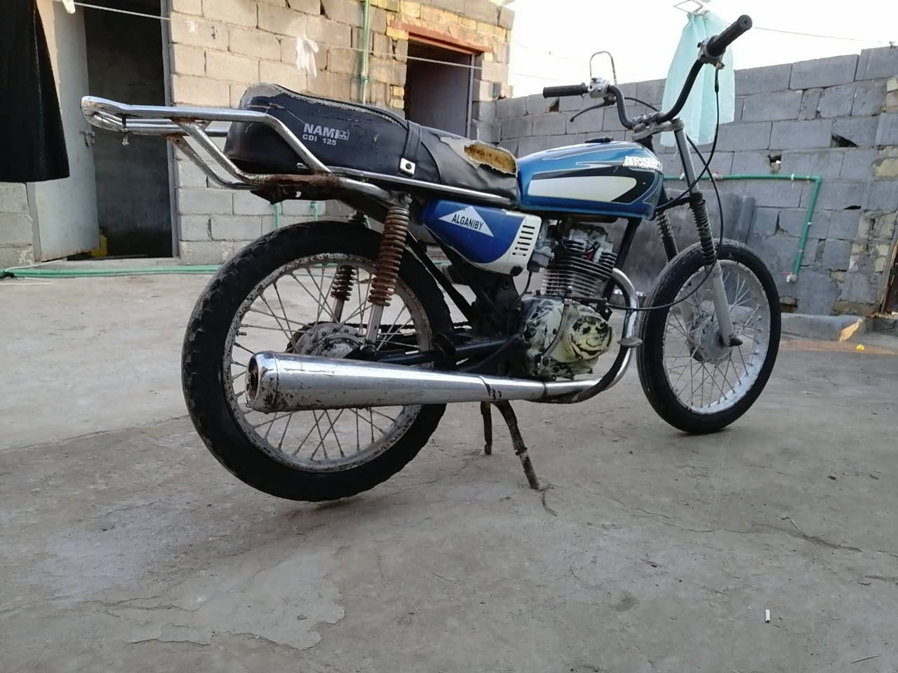 السلام عليكم دراجه للبيع موديل 19 كلك كلك  محرك بيه خيط بخار المكان الرفاعي السعر 300 وبيها مجال ***********
