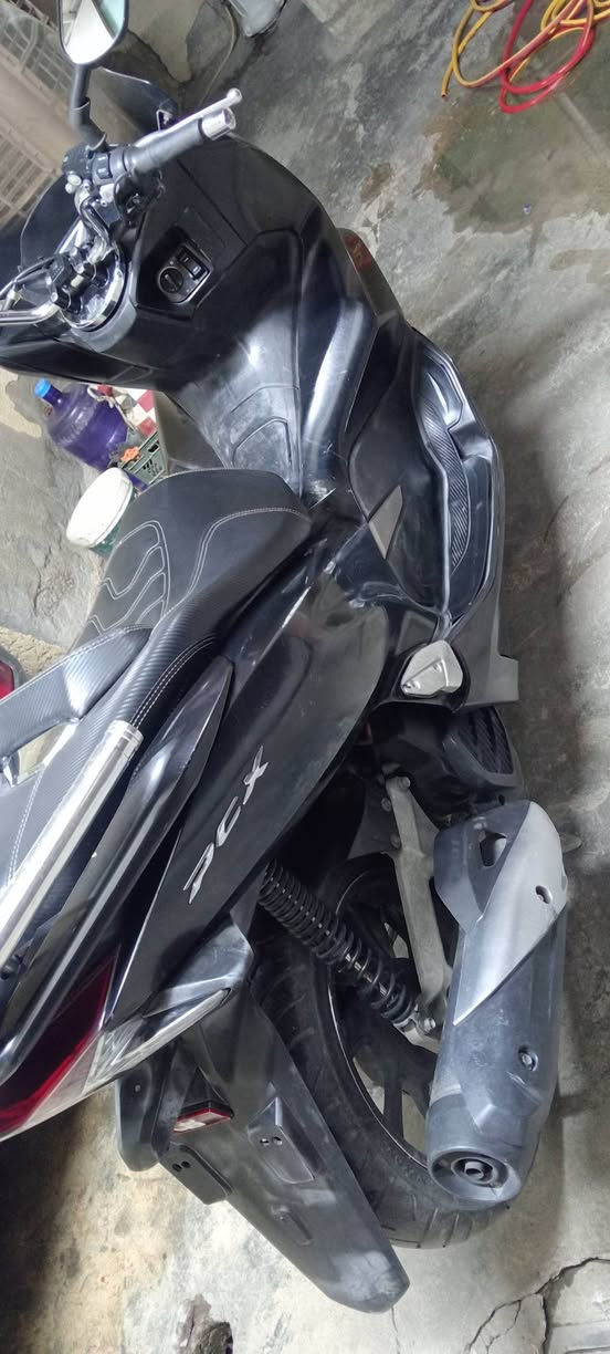 السلام عليكم ورحمة الله وبركاته
للبيع
دراجة Honda PCX جيل ثالث كوري.
دراجة نظيفة كلش ما ناقصها شي 
مكان الدراجة بغداد الشعب 
 السعر: 13 ورقة، وبيه مجال حگ الجية
***********
