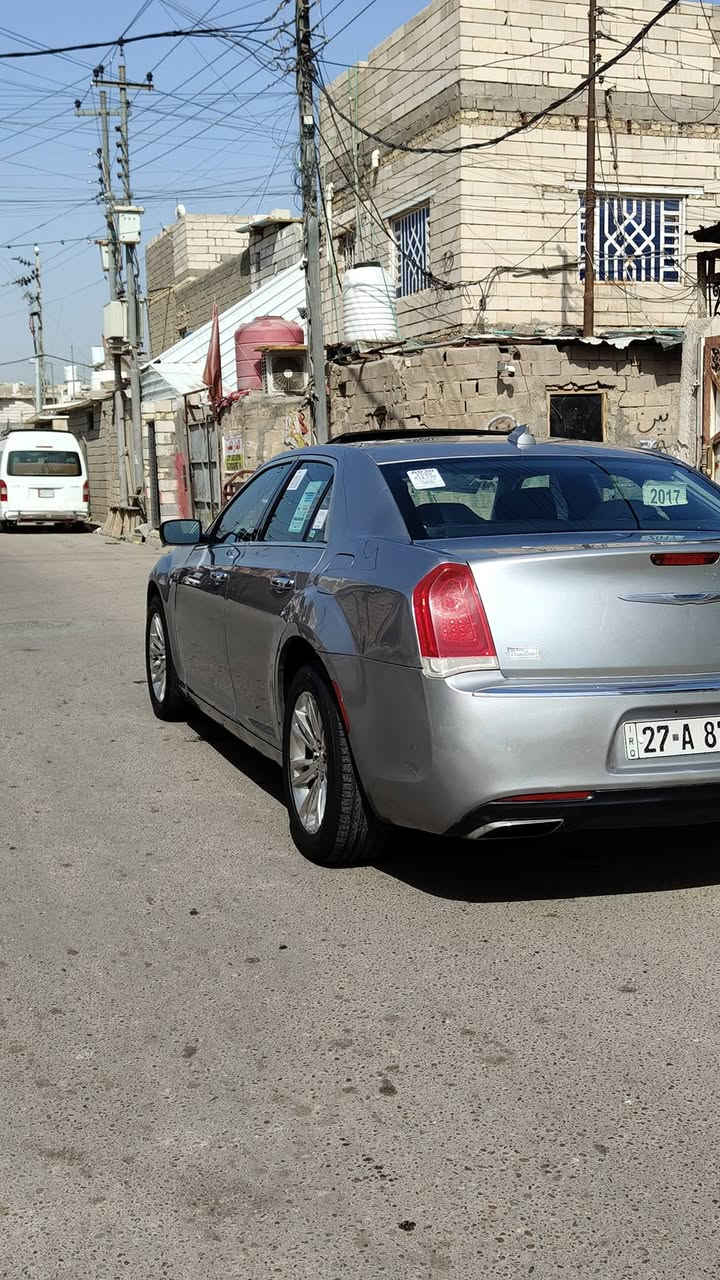 السلام عليكم 
اوباما 2017 اصل ‏حادثها من أمريكا جاملغ وبنيد 
وهنا صار بيها ضربة جاملغات خلفية 
الي يدور جديد وما مشغتلة خط
فول مواصفات 1/1 300 C 
كشنات كهربائي ستيرن كهربائي كشنات حار وبارد داخل
مرايات قلاب ويه البك 
بردة خلفية 
بنوراما 
يدات كروم 
تشغيل عن بعد 
ويل مكسيكي اصلي
سيارة جديدة وجاهزة من كلشي 
السيارة بدون  
لون مميز صدر الحمام / لايتات زنون لد ثلجي  
تو ويل محرك 3600/ 6 سلندر 
 رقم ذي قار بأسمي شرط التحويل شوكت ماتريد رقم دولي توا صاعدة هزة
للاستفسار ***********
العنوان بصرة
