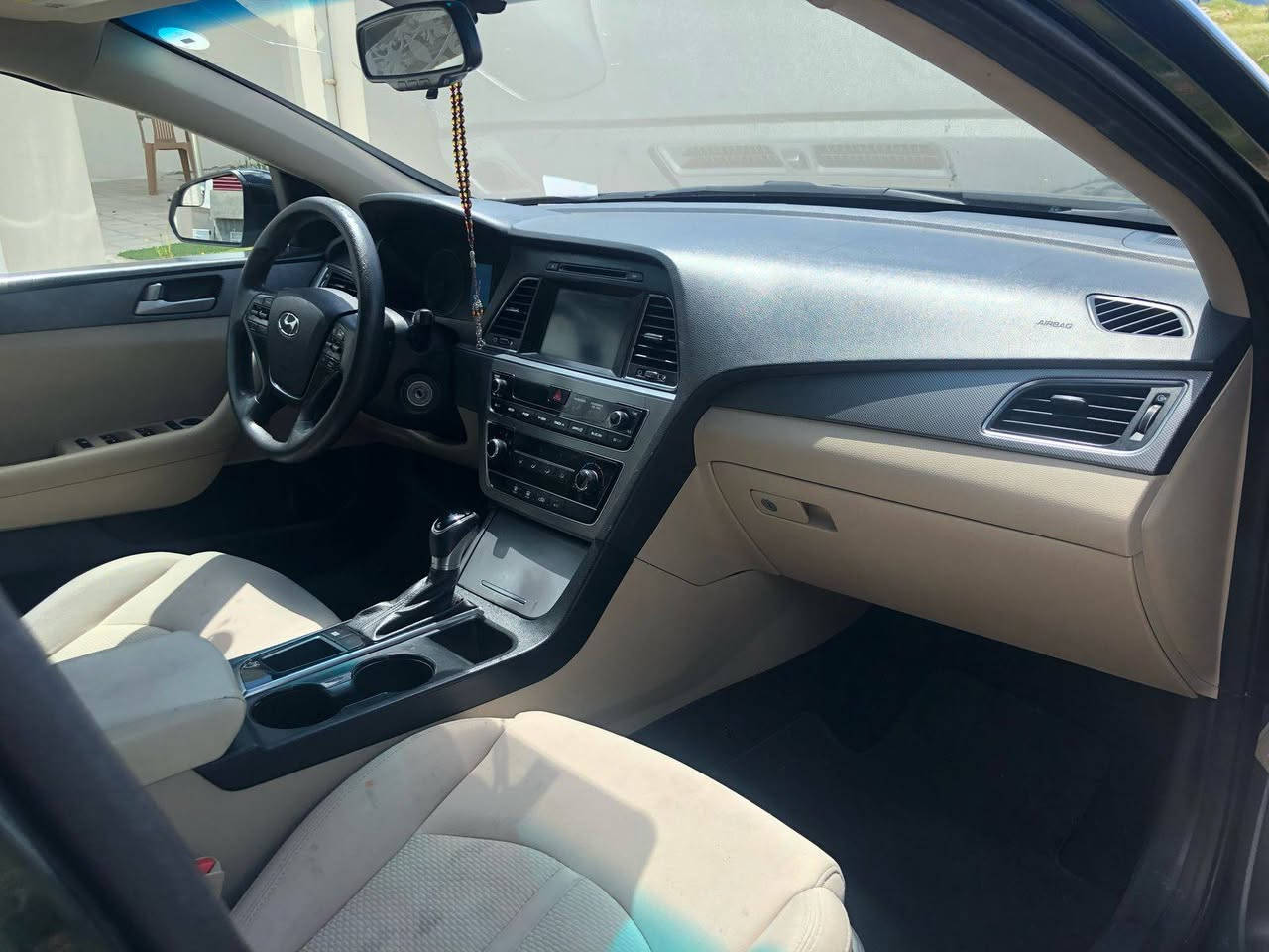 سوناتا اسود موديل 2017 داخل اصفر شاشه كبيره مكينهGTi بس قتعه صبغ بدون دواخل سياره نظيفه جدآ  تحويل و كل شي بشرط مكاني دهوك  للتفاصيل الكامل اتصل صاحب السياره *********** دهوك, العراق
