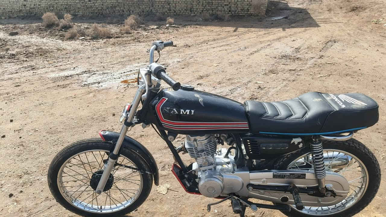 سلام عليكم دراجه يراني شلامجه مامفتوحه تعميره جديده بدون مكفوله عشارين السفسار و السعر تصال ***********
