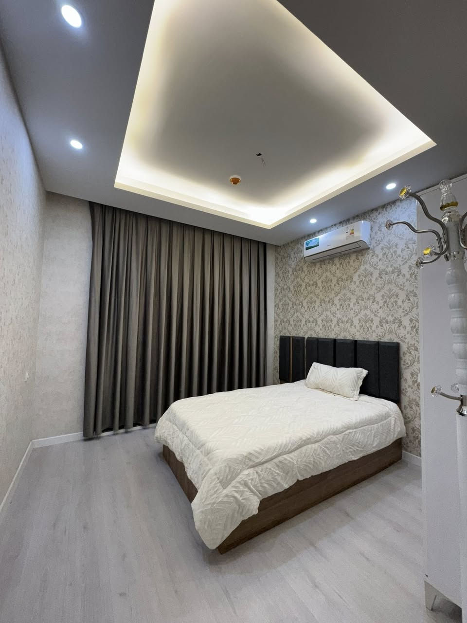 apartment for rent in queen tower (135m) 
furnished - with price: 800$ 

الشقة للإجار في كوين تاور (١٣٥متر) 
مؤثث -  سعر :٨٠٠$ 

شوقه بۆ کرێ لە کوین تاوەر 
(١٣٥مەتر)
راخراو  - نرخ : ٨٠٠$ 

بۆ زانیاری زیاتر : 
0750 425 1119
