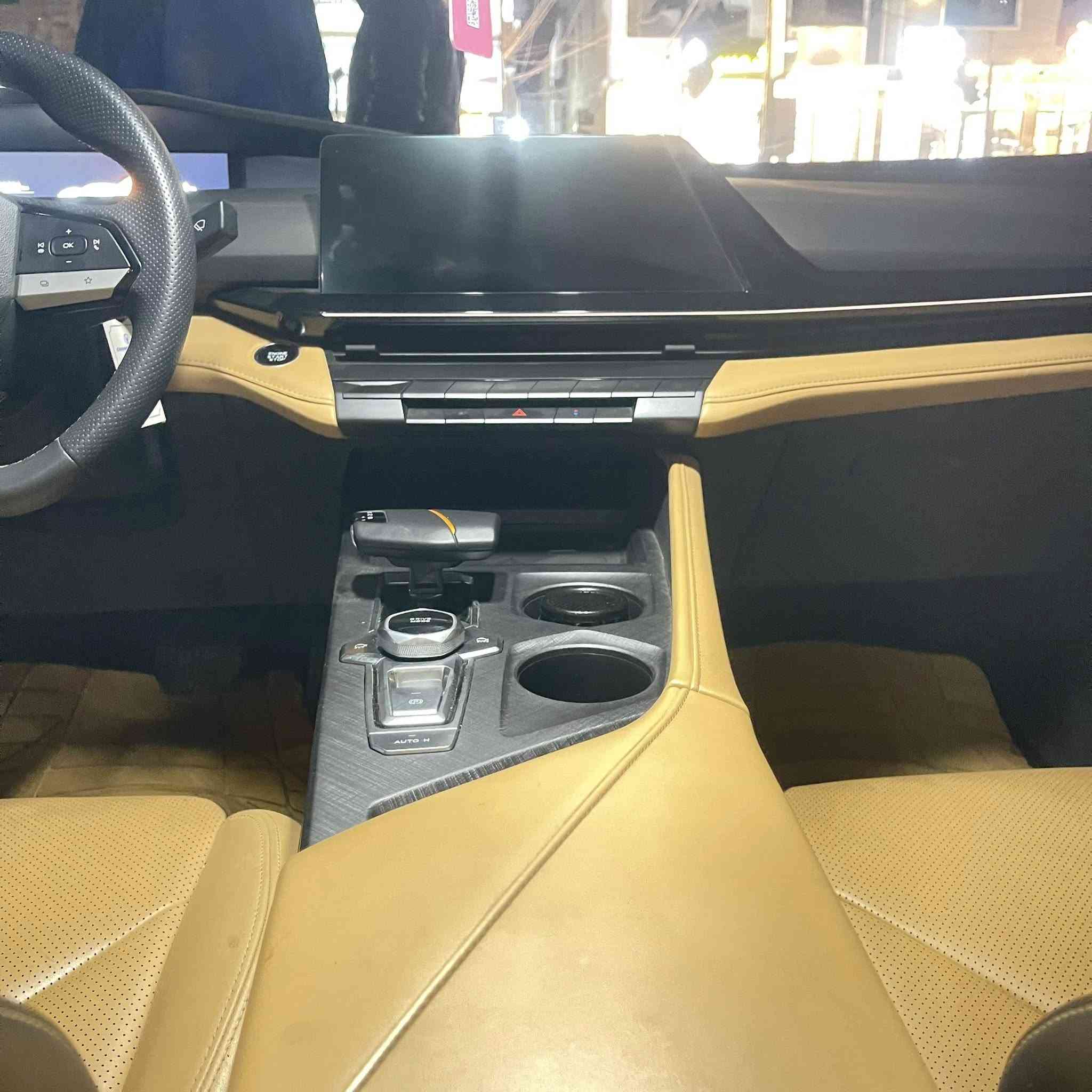 السلام عليكم...
شانجان يوني في 2024 خليجي صنعت لدول الخليج الوطنية

سيارة بأسمي رقم بغداد تحويل ثاني يوم

ماشية 55 الف نظيفة جدا

مواصفات الفول

محرك 1500 تيربو مع كير DCT دبل كلج 7 نمرة

ترايها زيرو بانزين تمشي محسن عادي بدون أدوانز نهائيا

سيرفسها كلة بالشركة 

بانوراما

بصمة  

تشغيل عن بعد

يدات شفط

مري شفط + هيتر + اشاير

جنطة كهرباء

كشنات ال 2 كهرباء

داخل جلد

كشنات تبريد

شاحن لاسلكي

ثلاجة 

4 وضعيات قيادة

تحكم بوضعية مود الاستيرن

شفتات ستيرن 

انارة داخلية متغيرة

كاميرات 360 درجة مع خاصية DVR تصوير دائم أثناء اطفاء السيارة

حساسات 360 درجة

اوتو هولد 

ترحيب اثناء الاقتراب

فتح الجنطة عند الاقتراب جنطة لمس كهرباء الفتح وبالعكس 

 رادار امامي مانع تصادم + تحديد مسار + مثبت كروس 

كزوز بلادي رياضي  

اربع جام اوتو عند غلق السيارة تنغلق 4 جام + بانوراما والعكس كذلك

تخم تاير جديد 

السياره مكفولة عداها بيها شخط بالدعامية مبين بالصور ورصعة بالباب الخلفي ترهم بيدي ار 

بغداد الكرخ ١٤ رمضان للتفاوض للشراي 

***********واتساب 

اواتصال
