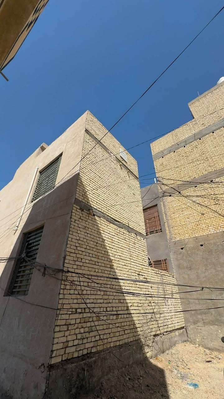 دار جديد للبيع المساحه 50m البناء حديث المكان كربلاء-باب طويريج -ملحق الجمعيه بسعر جداً مميز وا عرض …للاستفسار الاتصال على الرقم ***********
