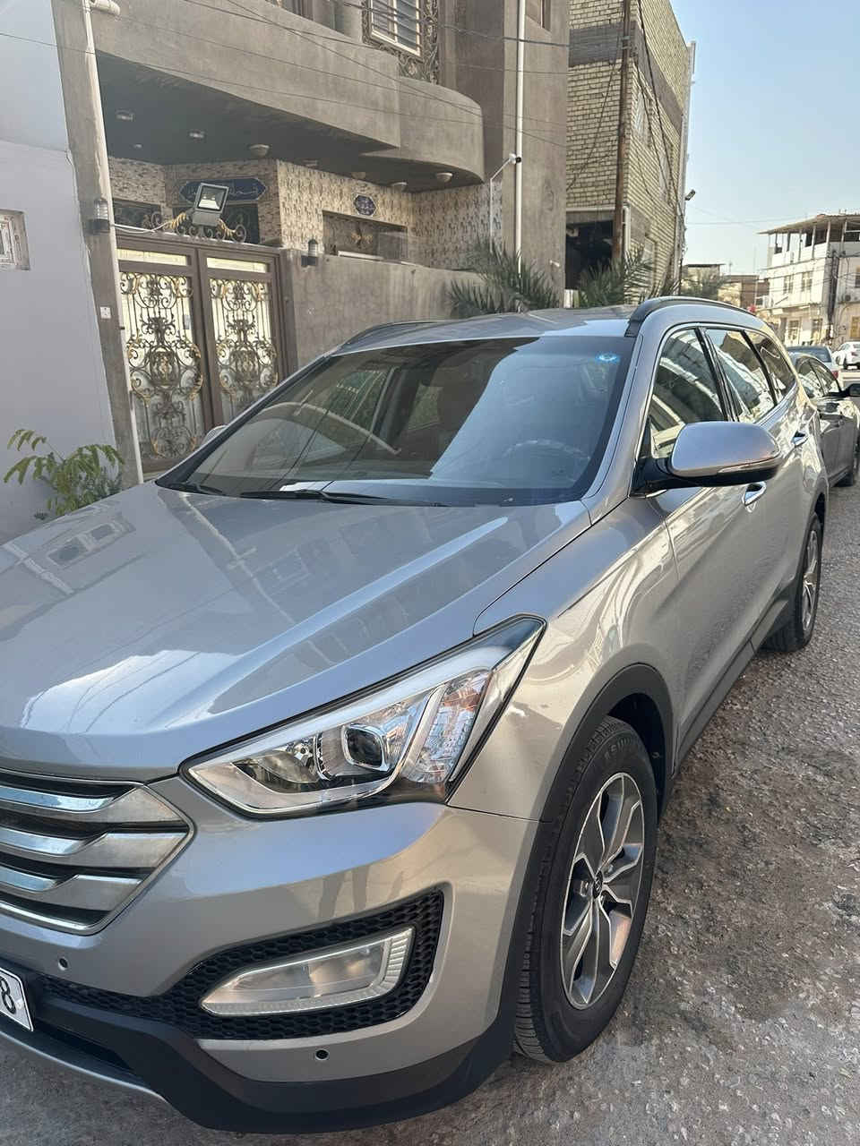 السلام عليكم 
سنتافي 2013 
امريكي بدون حادث 
فول مواصفات عدا البنراما 
رقم بغداد دولي بسمي   
تعبر 120 يدك جرس
6 سلندر 3.3
كير 6 نمر
7 راكب
3قطع تبريد
فور ويل
كامرة خلفية 
حساسات خلفيه و اماميه
تحكم ستيرن 
وضعيات قيادة
وضعيات ستيرن 
كشنات كهربائي
كشنات و ستيرن تدفئة
منافذ usp
نظام abs 
مانع انزلاق 
نظام نزول منحدرات
شاشة بلادي 
5ويل كب 
السيارة بلادية 
السيارة بعد بيها هواي مواصفات 
بيها سانور فقط صبغ صفحه وبنيد اثر جراد اني صبغتها  
حدادية حلوه السيارة مال جناي
السعر 130 بيها مجال بسيط
مكان السيارة النجف الاشرف -كوفه
للاستفسار الاتصال على الرقم
*********** الرقم بي واتساب
