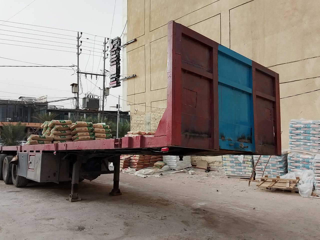 سلام عليكم عربانه وربيه طول 12و50دناكير14ساف ثلاث دناكير ثنين مزوج واحد حرفش تعليك تأيرات نضاف جاهزه للشغل مكان كربلاء المقدسة ***********
