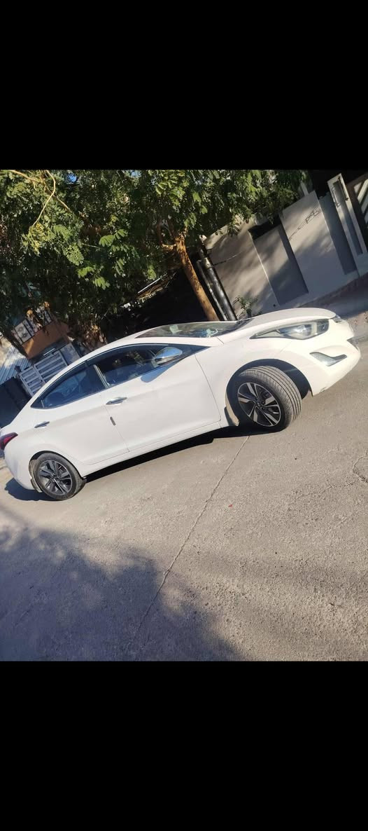 النترا 2014 مواصفات فول GLS معروفه
رقم اربيل 
بطاقه بانزين موجود 
ماشي 128 km 
سياره مال بيت مابيها اي نقص 
(بيها نص جامرلغ صبغ وقبغ جنطه تبديل بلادي شركه نفس الون) 
🎯ملاحضه سقف بيها كارت بالغسل كامت صبغ تقريبا 5 cm 
محرك قبغ مفتوح بس شرط لا صرف ولا بخار
گير شرط 
4 تايرات جديد قبل اسبوع شادهن 
مكاني كركوك 
سعر 128$ وبيها مجال للطيبين 
☎*********** كركوك, العراق
