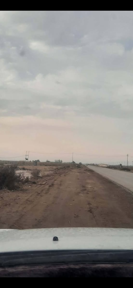 السلام عليكم ارض للبيع الصويره. طريق العام 10دونم طابو سند 25 تحويل بطابو الصويره متوفر ماء سقي ماء سأله كهرباء طريق يربط بين صويره  عزيزيه طريق الزوار للستفسار ***********
