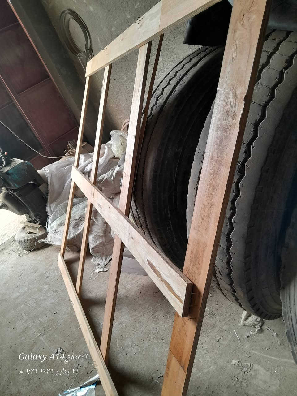 الواح خشب يرهمن اقفاص دجاج طيور العدد٩ مترين×متر ونص وثنين منهن متر×متر ونص العنوان منشأة نصر ***********/***********
