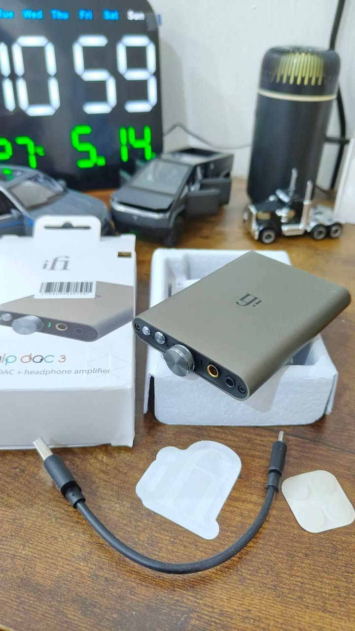 #مكبر_صوت_ومحول_رقمي_إلى_تناظري #DAC محمول من نوع iFi Audio hip-dac 3.إليك بعض التفاصيل الرئيسية حول هذا المنتج:جودة الصوت: تم تصميمه لتحسين وضوح وتفاصيل الصوت، مما يوفر تجربة استماع عالية الدقة (Hi-Res).المنافذ: يحتوي على مخرجين لسماعات الرأس، أحدهما مقاس 3.5 ملم والآخر متوازن مقاس 4.4 ملم، بالإضافة إلى منافذ USB-C للصوت والشحن
#السعر150


**إذا كنت صاحب هذا الإعلان وتريد حذفه لأي سبب، رجاءا أرسل رسالة إلى الدعم الفني**