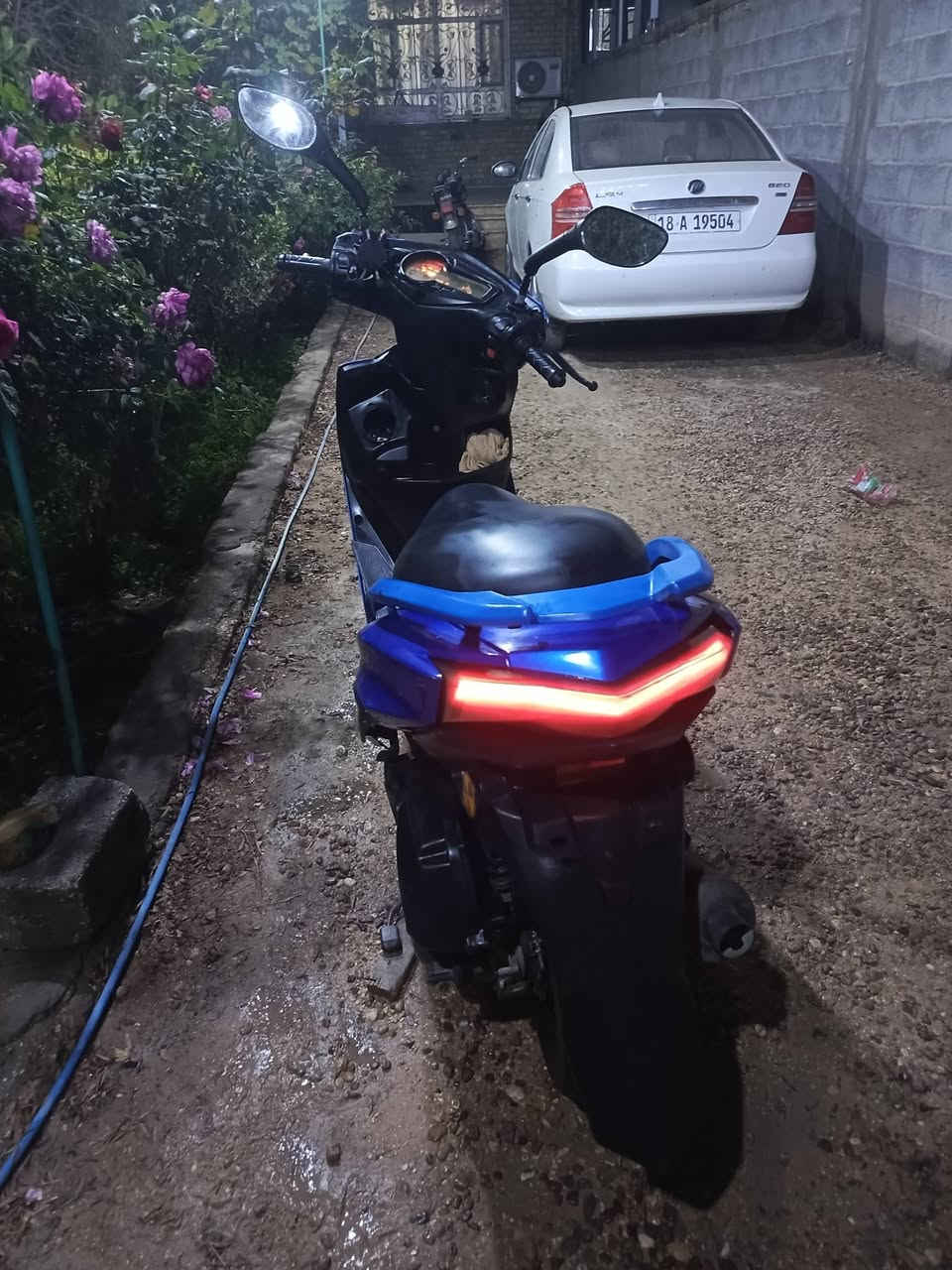 سلام عليكم دراجه سكنس شمعه للبيع محرك مامفتوح كهربائياته شغاله المكان كربلاء حي  العباس السعر خاص للاستفسار ***********
