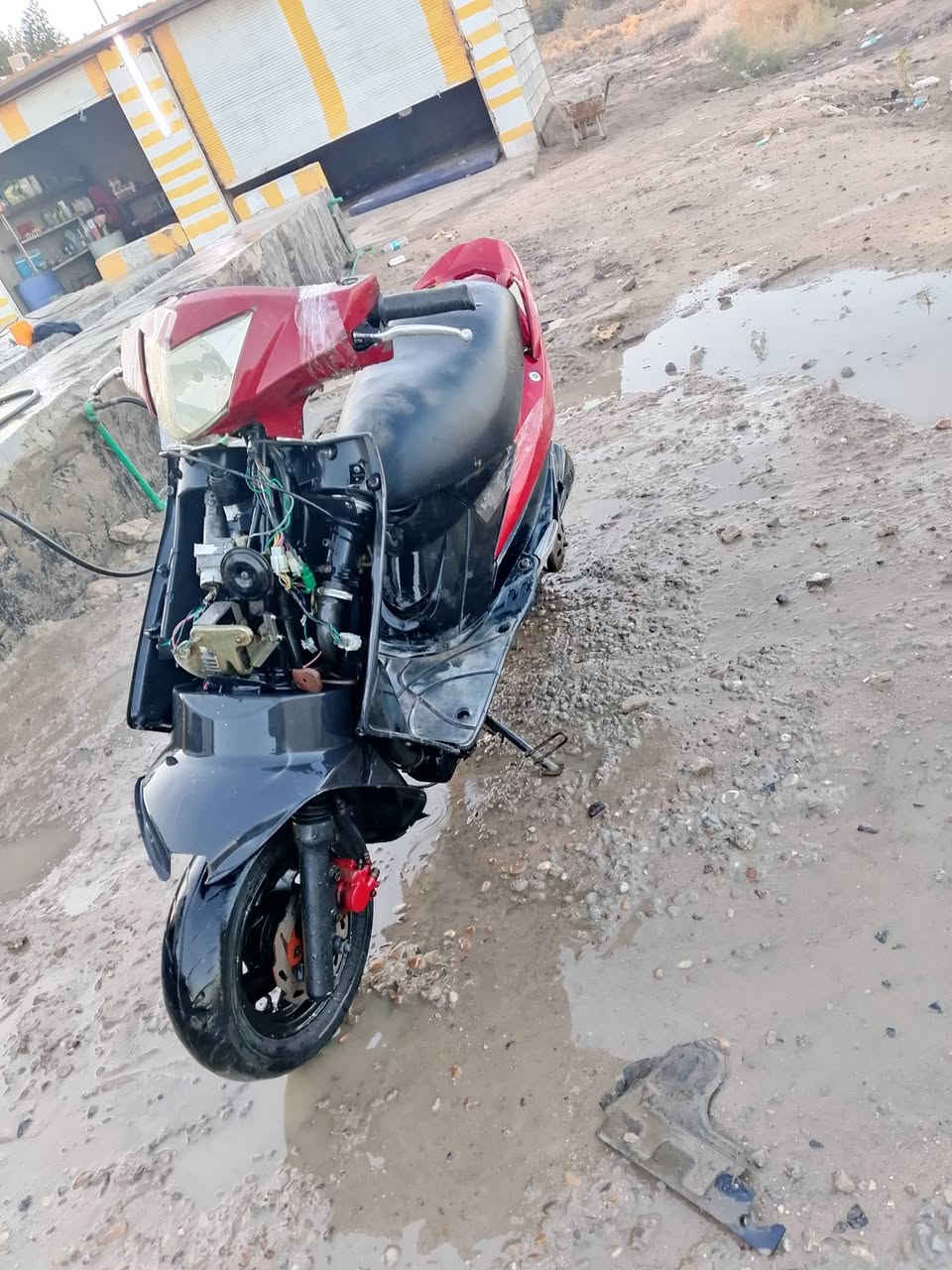 كامكوو للبيع عوزها كابريتر وقايش مكينه مابيها شي شغاله 150وبيها مجال ‏‪***********‬‏
