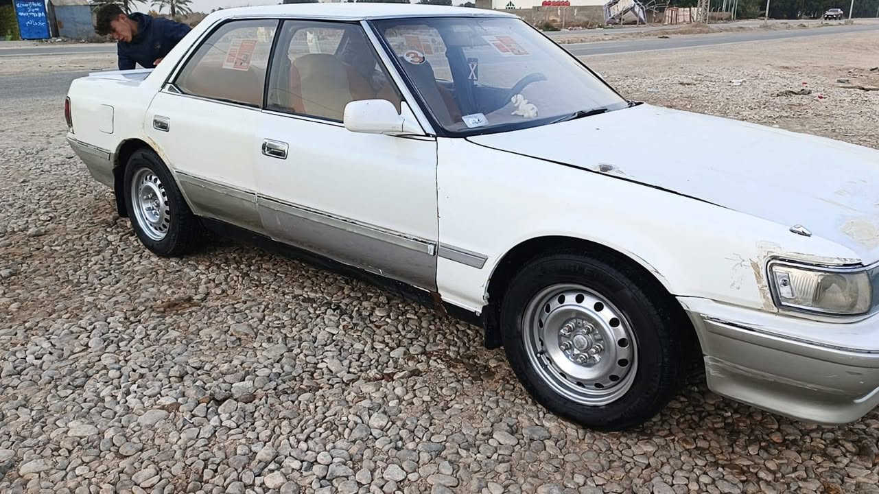 للبيع او للمروس
سياره نوع مارك شيزر عظم جاهزه كير محرك كهربيات تخم تير نقصه حداديه
سعره ٣٥ وبيه مجال
***********
