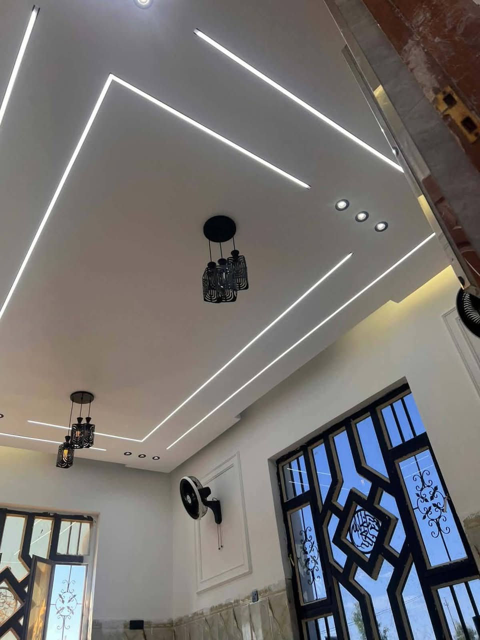 أنسب الاسعار..
عمل وتصميم كافة الديكورات الجبسيه والبديل رخام وبديل الخشب 
1_ سعر المتر طول ٣٠ الف يشمل تصليح وتثقيب وتسليك فقط

2_ سعر المتر الطولي ٣٥ الف يشمل تصليح وتثقيب وصبغ

3_سعر المتر طول ٤٥ يشمل الصبغ والكهربائيات كرستا وعمل

4_سقوف ثانوية+ اشرطة بلاستك 

5_سحبات لوحات

حسين الكلابي 
***********
