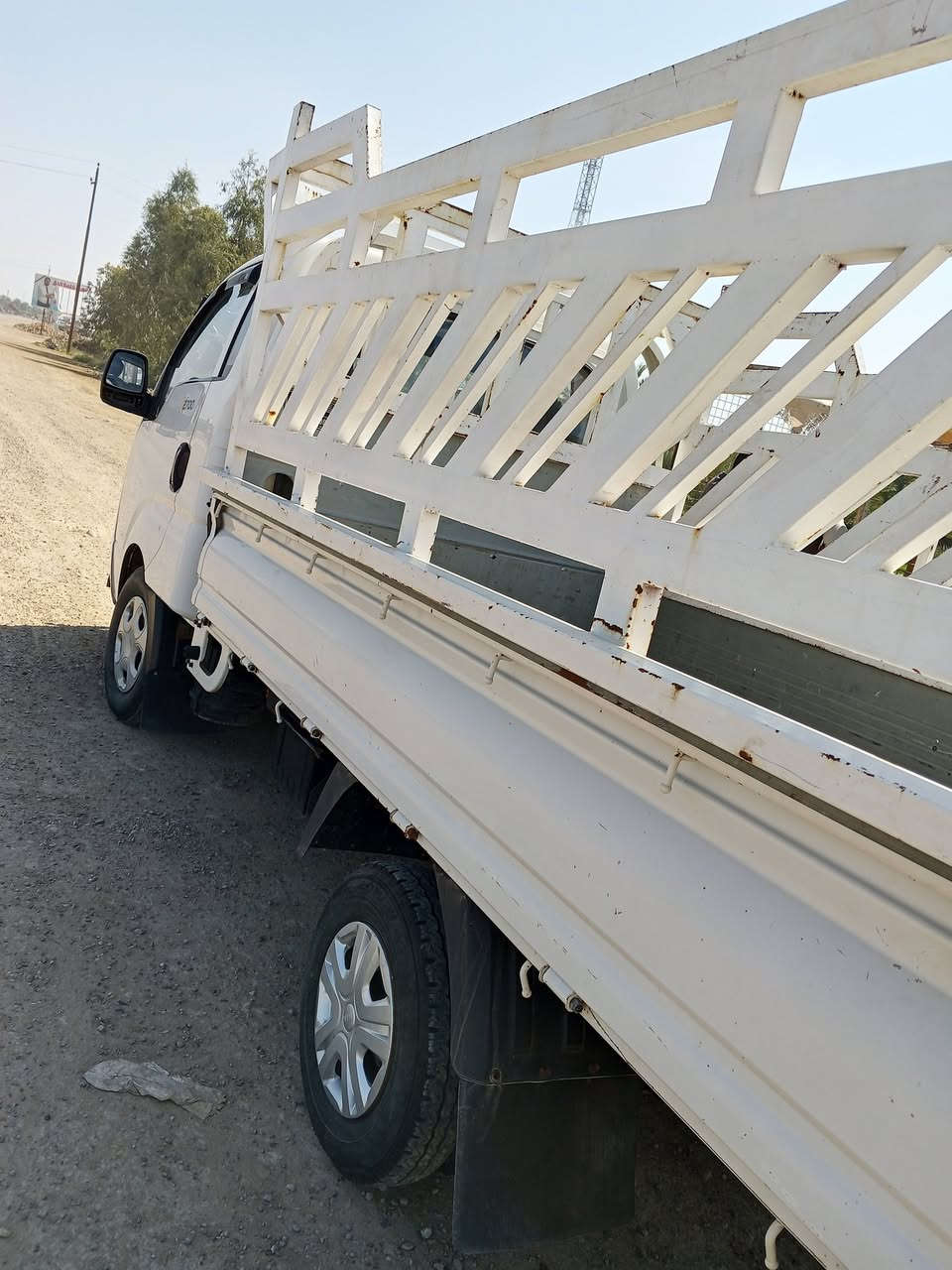 السلام عليكم
سياره كيا حمل موديل 2014 نضيفه مثل الي بصوره رقم بغداد  السياره باسمي تحويل ثاني يوم العنوان بغداد ـ الطارميه الاستفسار على الرقم التالي ***********
