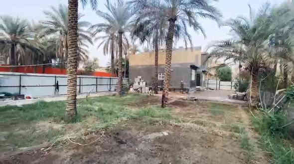 ارض 700 متر مشيد عليها بيت طابقين  
 مساحته البيت بناء 180م
نوع العقار سند 25 طابو زراعي 
العنوان قرب فندق البارون مقابيل مدرسه القزوينى عمود 94 وتنزل بشارع العريض تقريبا 300 متر  نفس الشارع يخرجك ع حي العباس
البناء البيت حديث ٢٠٢٥ كله جمهوري طابوق وصب مسلح 
يرهم بيع او امراوس 
السعر 450 وبي مجال
للاستفسار 
***********
***********
مكتب المحافظة للعقار في كربلاء 
نقدّم خدمات البيع، والشراء، والرهن، والإيجار 
للتواصل والاستفسار  او عرض اعلانك اتصل على الارقام واتساب  
***********
***********
