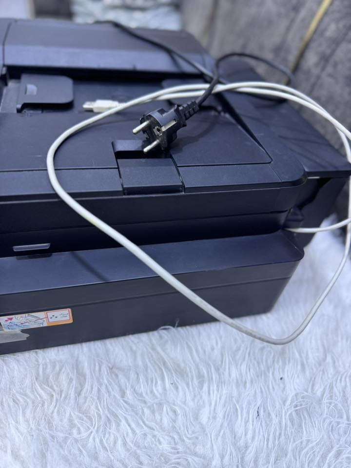 السلام عليكم طابعة برذر 8200   للبيع افضل النوعيات ملون وكل المواصفات بيه نقص مابيه كارتون بعده 
للاتصال ***********
او علق واراسلك
