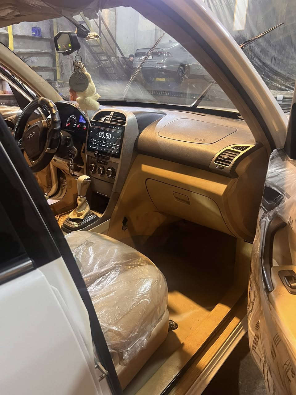 السلام عليكم للبيع تيكو موديل 2014 ماشية 146 وقابله للزياده بدون خياسات بيه طخات خفيفه كشنات وارضية دوشمه جديده للستفسار ***********
