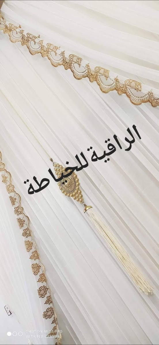 متوفر باللون الابيض السادة والذهبي واللون الرصاصي للحجز عالخاص او عالرقم واتساب ***********
