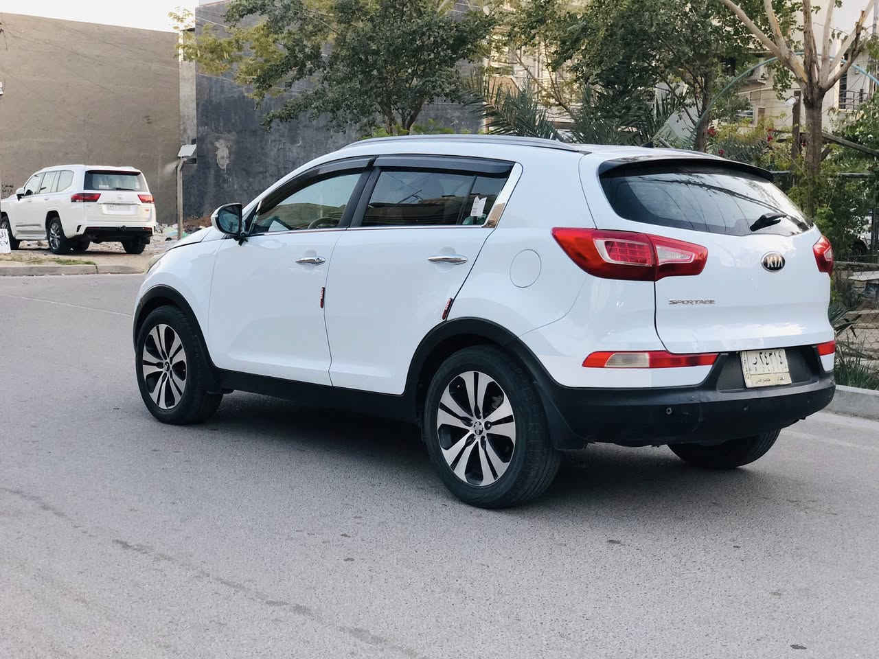 السلام عليكم
كيا سبورتج ٢٠١٤ (خليييجي) فول عدا البصمه
رقم بغداد بأسمي
 مكينة ٢٠٠٠ دووش لا تنقيص ولا تبخير مكفوله وكير مكفول صدر وتايرات جدد تبريد ثلج ❄️ 
السياره مكفولة من الحادث بس وكعت عليه قمرية مكفولة من الگلبة والچفية والصور قبل التصليح مرفقه بالمنشور ونصبغت ٤ قطع دواخل مكفولة وشواصي ولغود مكفولات ماشيه ١٥٥ الف كيلو
پانوراما طكتين
اشاير بالمري
تحكم ستيرن
مري شفط
حساسات بلادي
كامرة دوارة
ويل كب فراشة
السيارة جاهزة وعليه ادامة كامله
مكاني بغداد الكرخ
السعر ١٢٣$
***********   وبي واتساب
