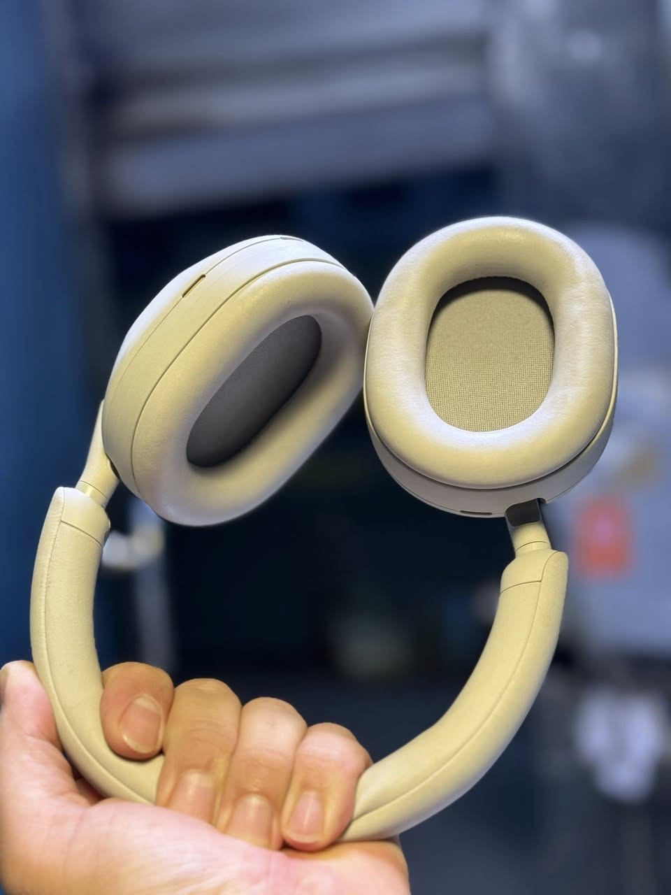 Sony WH-1000XM5 Premium Noise Canceling
جديده نظافه 100‎%‎  لون مميز 
السعر 225 الف


**إذا كنت صاحب هذا الإعلان وتريد حذفه لأي سبب، رجاءا أرسل رسالة إلى الدعم الفني**