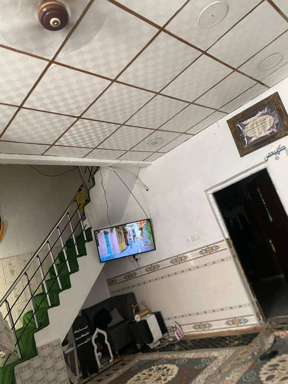 عندي بيت للبيع مساحة 150م
طابو صرف ١٥٠
طابقين اربع غرف نوم وصالتين ومطبخ 
وحمامات خارجيه 
واستقبال ٨ متر 
عالي عن الشارع متر 
كاشي وسراميك سقوف ثانويه بيت جاهز للسكن والتحويل وحاليا مسكون 
السعر ١٤٠ وبيه مجال للطيبين
الحيانية شارع موسى الكاظم خامس بيت عن المستطيل
التواصل على هذا الرقم ***********
