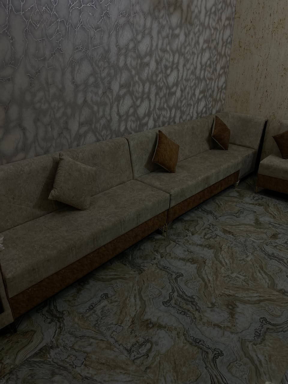 تخم  قليل استخدام اريد ابيعهة بسبب العازة الطول 6 والعرض 3 مكان التخم البصرة التنمومة الاستفسار وتساب فقط *********** السعر 750 وبيهن مجال
