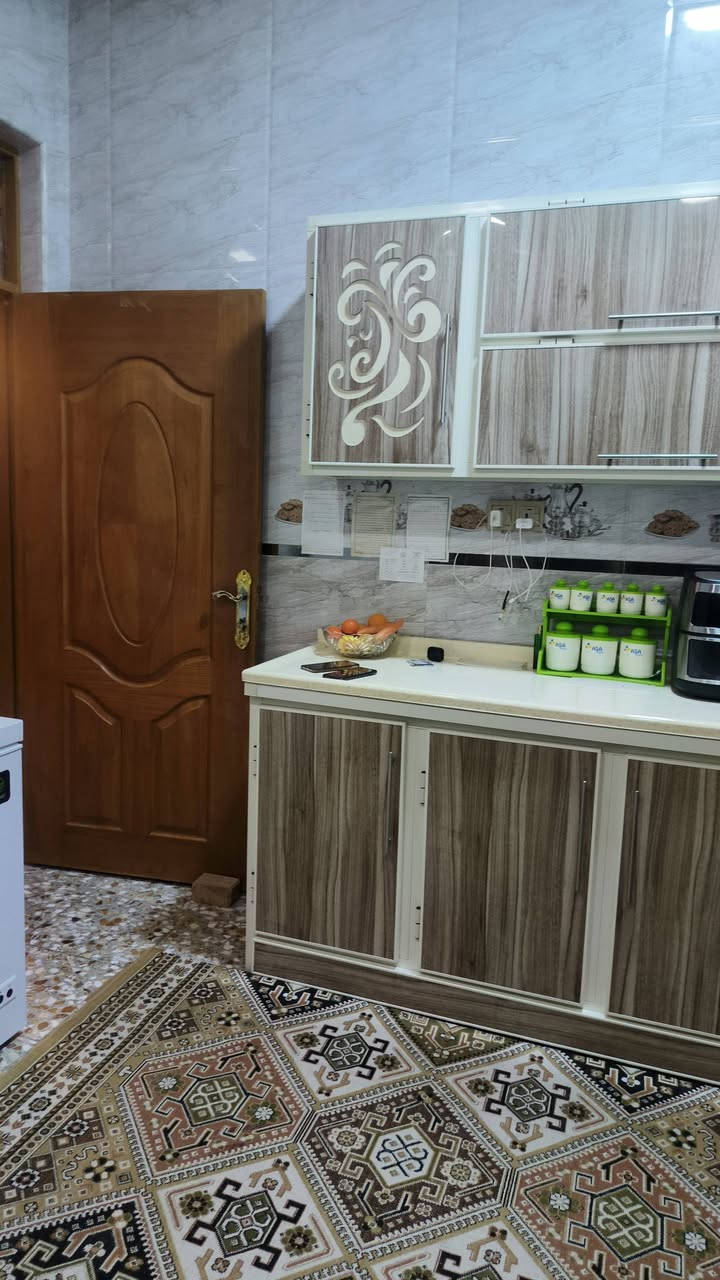يالله بيت للبيع حي الانصار مقابيل   الكراج الجنوبي غرفه وصاله واستقبال تخاريج بناء جديد ٢٠٢٠ كونكريت المساحة ١٢٠م فرع ٦م جهه اليمنى  للإستفسار*********** ابو علي للعقار🏡
