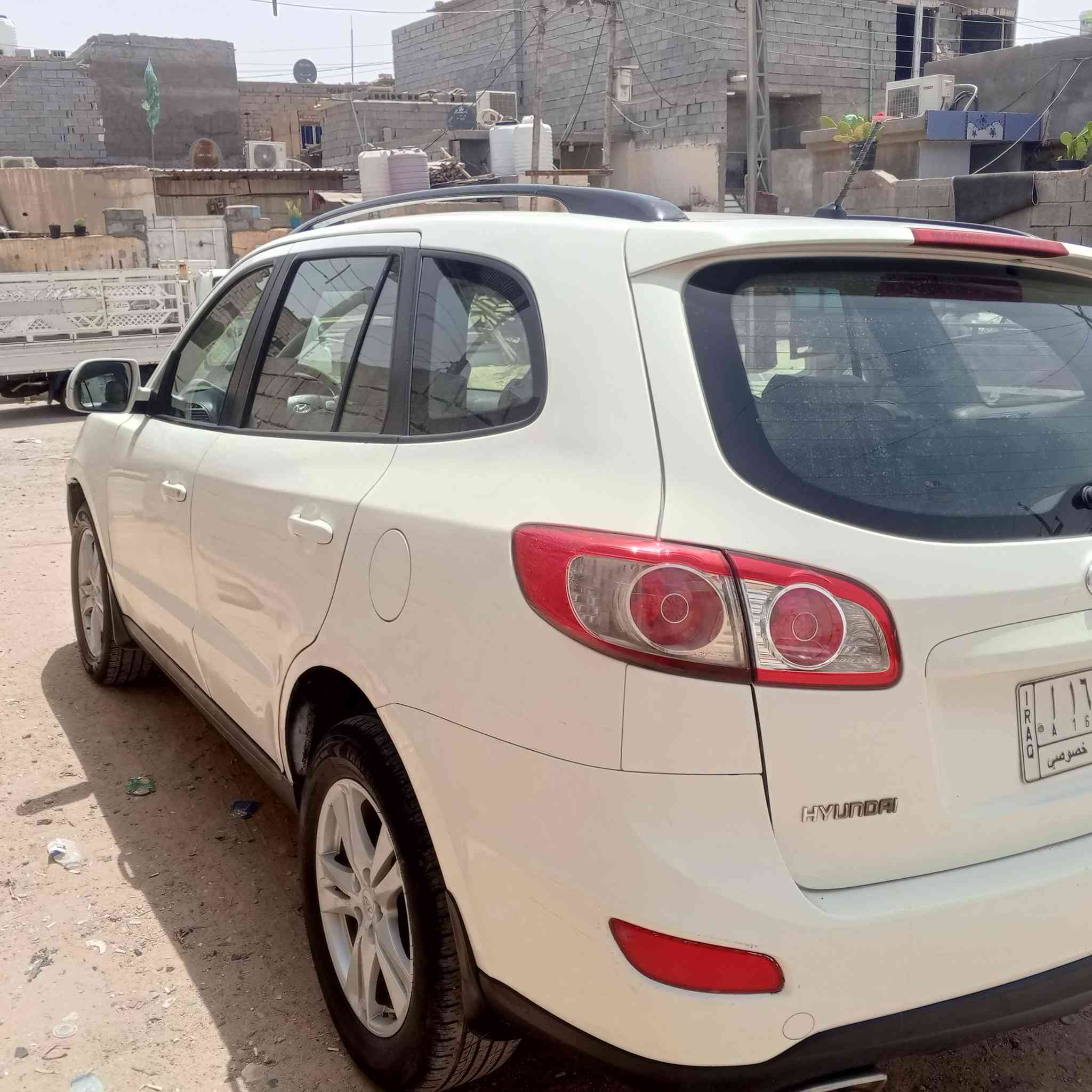سنتافي 12 خليجي محرك وقير وتبريد جدا سياره جاهزه من كل شيء سياره بيها باب سائق فقط مبدل مكان السياره بصره سعر السياره 140 بها مجا رقم***********
