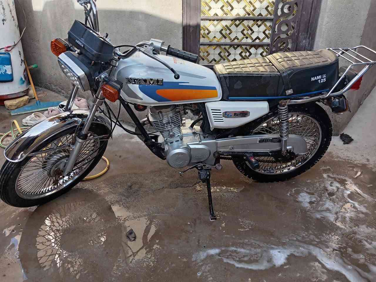 عله بركة الله ارشه مديل 16 وراق 5 صليه كله نقص مابيه تفحص بيدك لسعر  425 وبيه مجال حك الجيه مكان كوت حي الجهاد السفحه الشراي يتصل مامتواجد عله خاص مكلف بلنشر *********** والله يرزق الجميع
