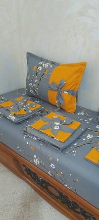 يوجد خياطه جراجف ومخاد ✂️🪡 السعر المخده ٧٥٠ كامله هيه والقماش والخياط🪡...