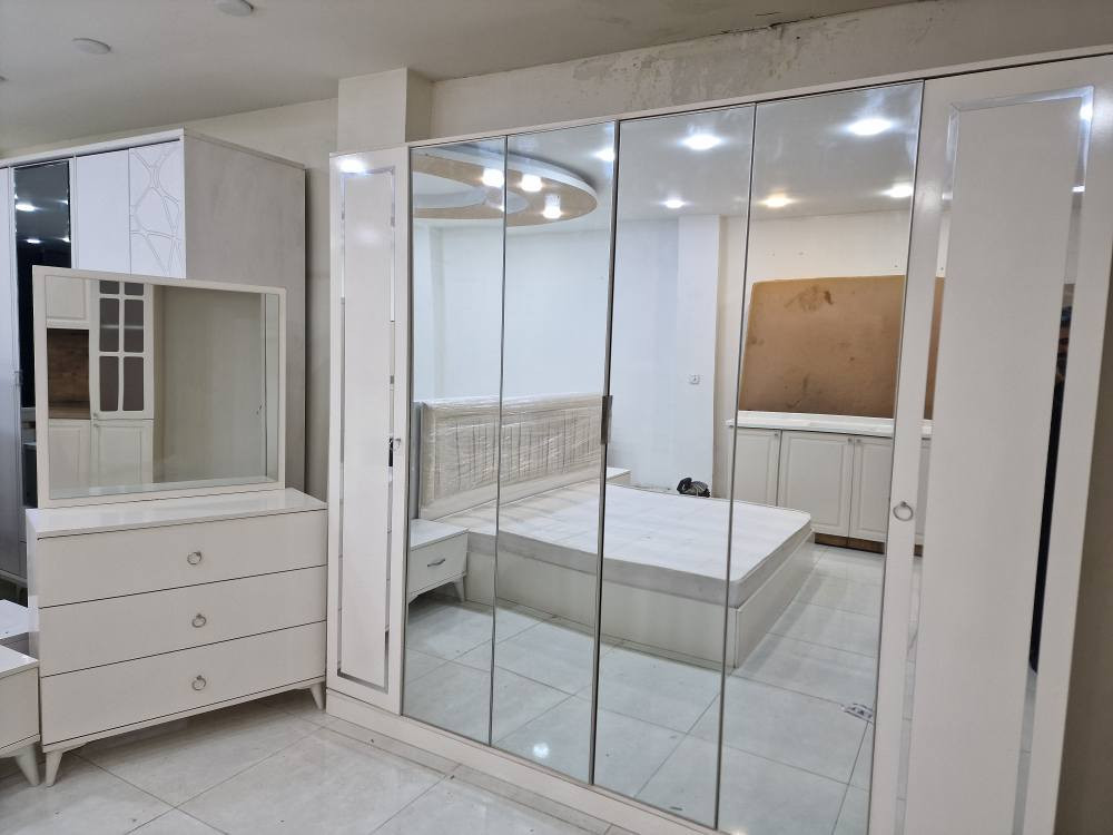 ژووری نوستنی تورکی 6 پارچە
دۆشەکی باشی لەگەڵە
پیکهاتوە لە 
کانتۆر/ سیستەم /میز تەوالیت/ 2 کۆمیدی 
سلێمانی /کانی سپیلکە /خوار مزگەوتی تە بای 
0772 517 79 19 السليمانية, العراق
