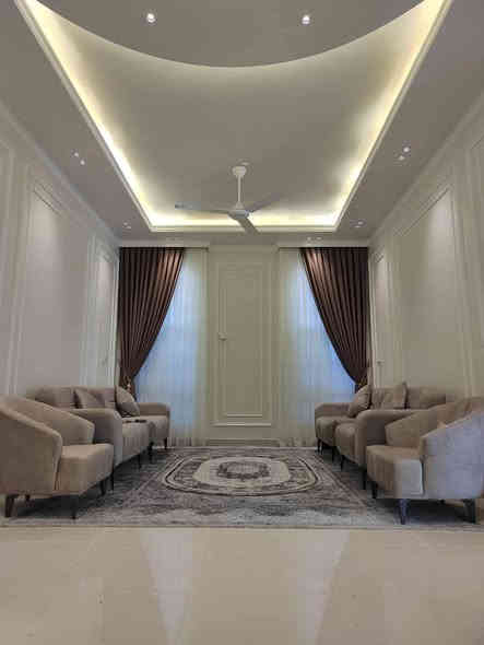 بيت 400م مساحه البناء 240م
متكون من غرفتين وصاله ومطبخ وبراني ومحمع صحي داخل وخارج البيت بناء حديث 
تصميم ديكورات حديثه الموقع طريق ديوانيه نجف داخل مجمع الشافعيه يبعد عن الشارع العام 400متر 
السعر 160 مليون 
 للاستفسار ***********
