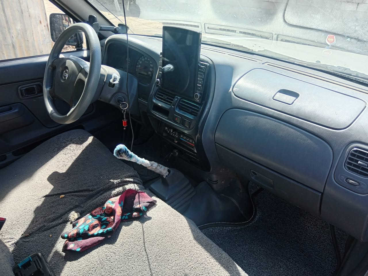 نيسان بيكم موديل 2004 كفاله عامه سياره رقم بغداد جديد ماناقصه اي شي جاهزه العنوان سماوه سعر 95 انتصل على رقم ***********
