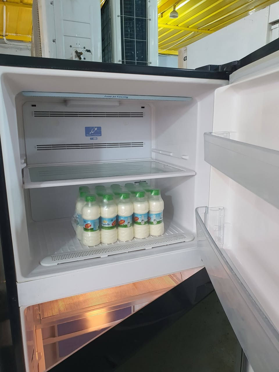 ثلاجة هيتاشي صنع تايلندي
شرط،الشغل نسبة نظافة 95%
نظام بخاخ 
متوفر لدى مجمع الكرار 
#متوفر #كل ما يحتاجه المنزل   #اصلي باله

موقعنا الزبيدية شارع 20 مجمع الكرار 
للاثاث المنزلية المستخدمة
للاستفسار الاتصال 
***********
***********
