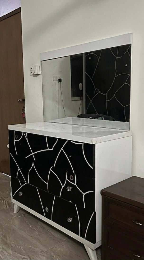 ***********
شراي يتفضل واتساب 
غرفه تركي ٦ قطع جربايه مفتوحه السعر ١٢٥ تكمه 
عنوان بغداد شارع فلسطين
