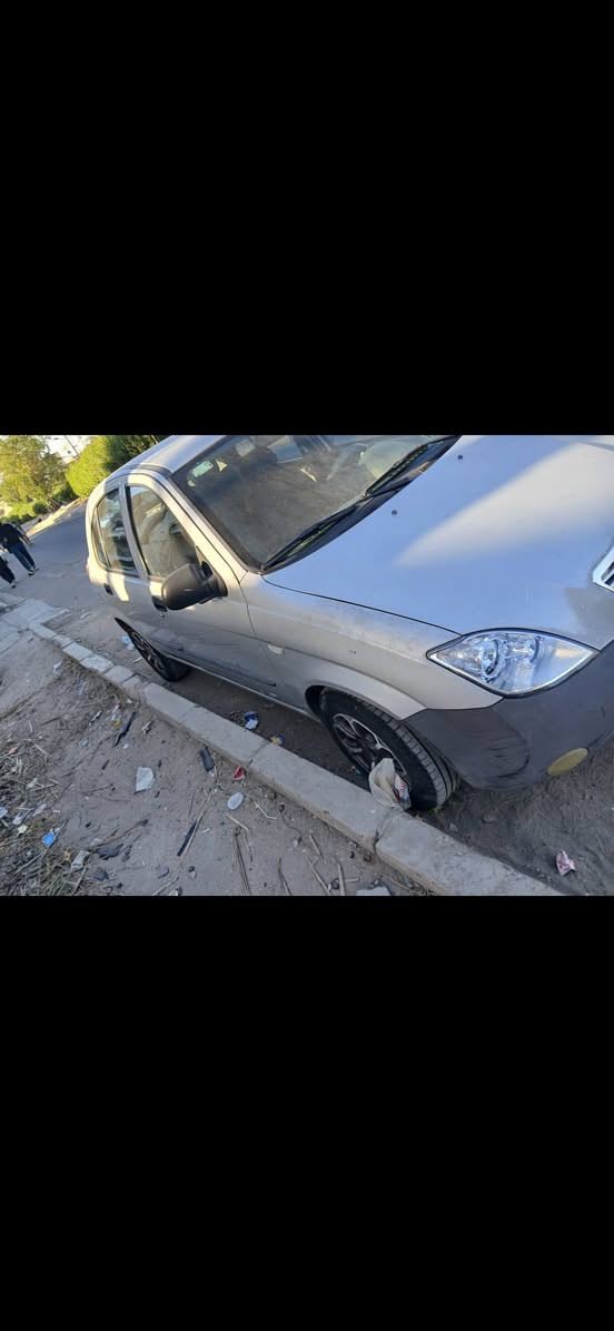 طيبة ٢٠١٥ هاج باك ماشية ٩٣ الف كير مكينه تبريد تدفئه ممتازات كامرة وشاشة سنتر لوك شواصي مكفولات السيارة مبيها خياس
السيارة بيها جراد 
ونطخت عندي يم قبق البانزين قبل يومين ممصلحها 
رقم بغداد انكليزي بسمي 
رايدها ٣٨
مكاني بغداد 
رقم الهاتف 
***********
