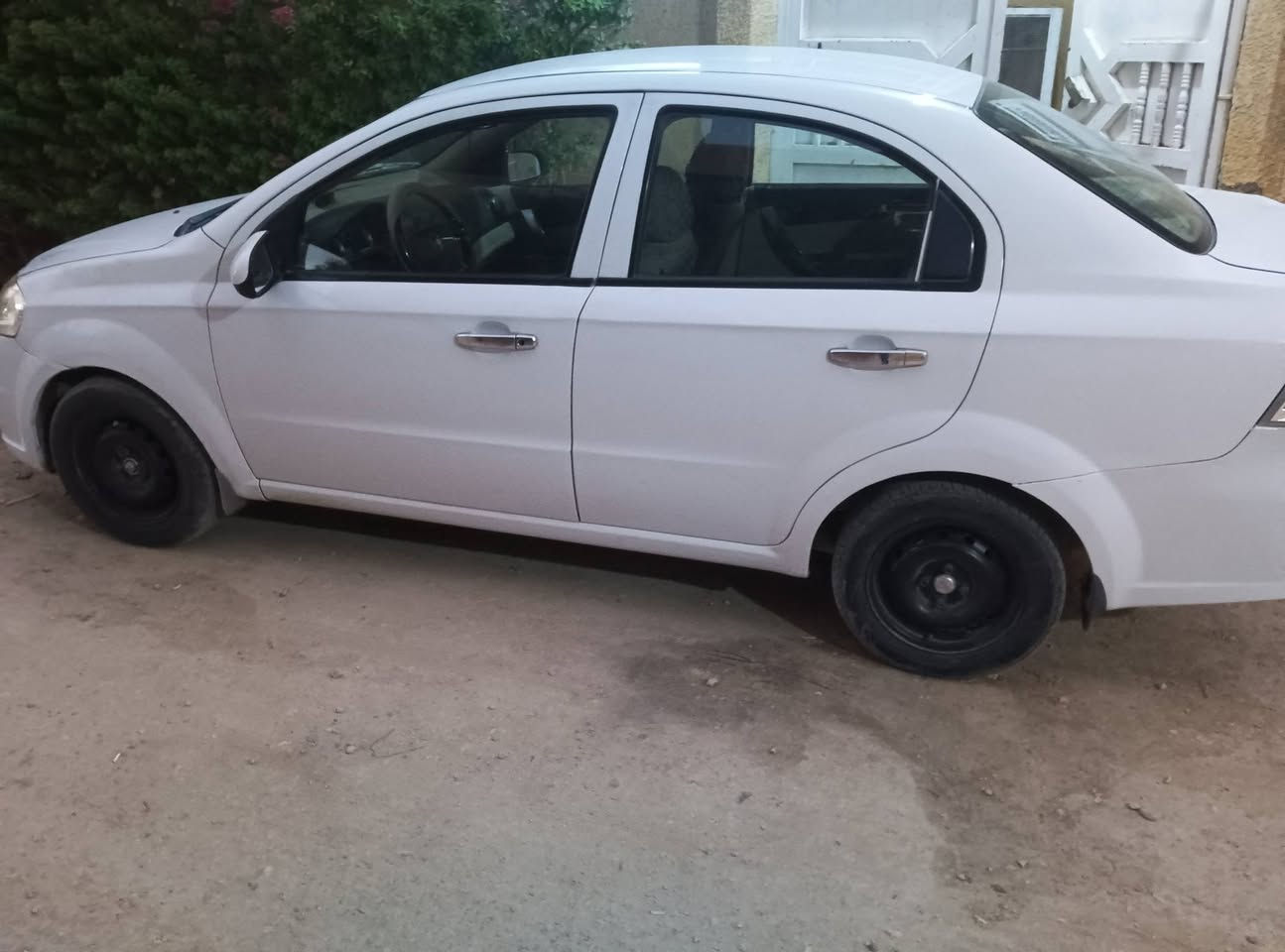 السلام عليكم افيو موديل 2011للبيع اومرا س حسب القناعة مصبوغة عام السعر 65للتصال ***********
