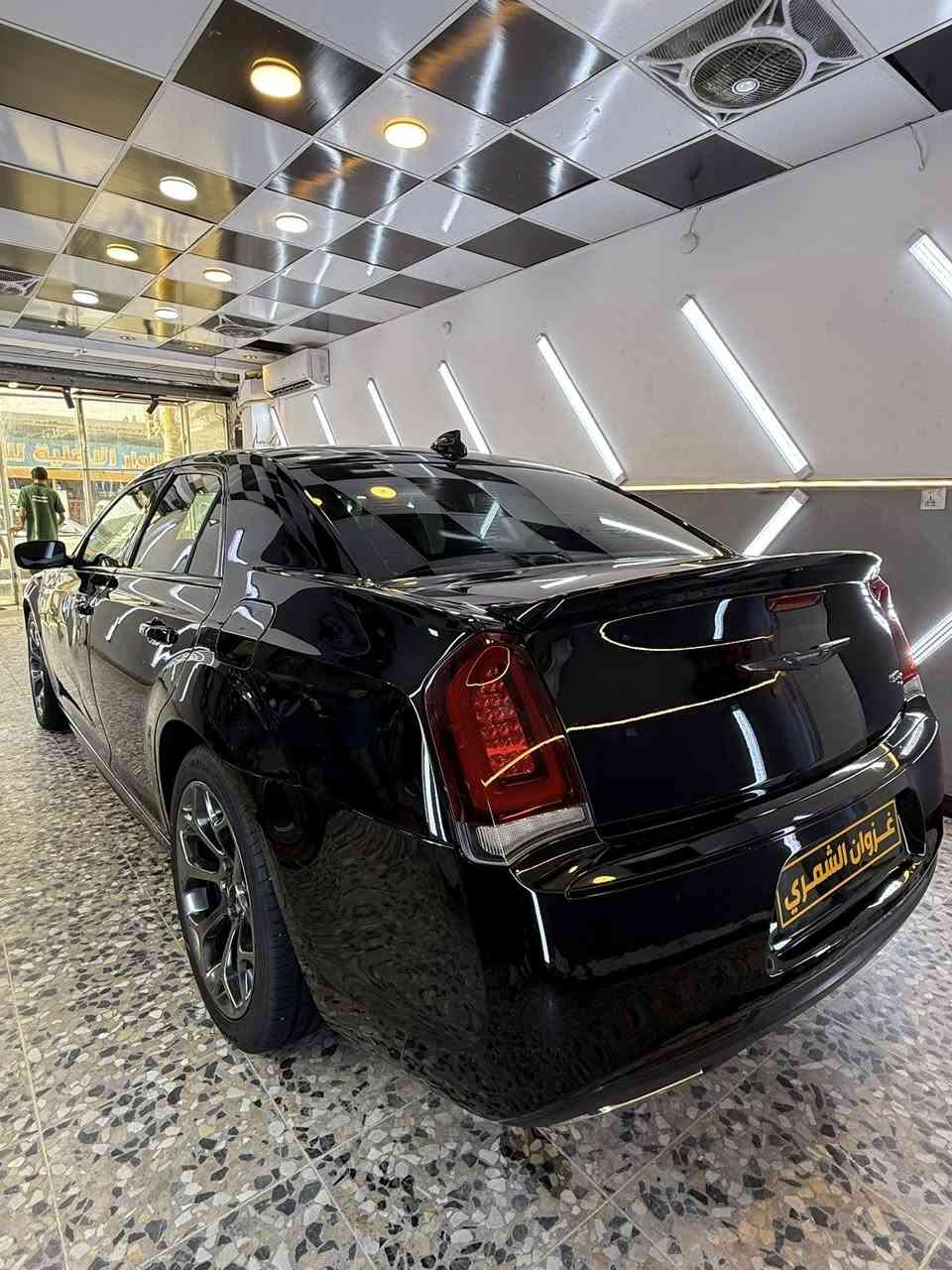 السلام عليكم 
كلايسلر اوبامه 300S 
2018 
السياره داخله كلين 
نطخت عندي هنا باب نصبغ 
السياره جديده لووك حداديه جديد 
تايرات جديد قبل شهر بدلتهن كلهن 
السياره مال متتصرف ولا فلس عليه 
ماشيه 105 حقيقي. على ايدي 
مكينه وكير كفااله 
بالعافيه على الي ياخذهه 
رقم سليمانيه تحول بسم المشتري
ما يحتاج اذكر موصفات S 
*********** 
للمعلومه السياره بنورامه  

السعر 240$
