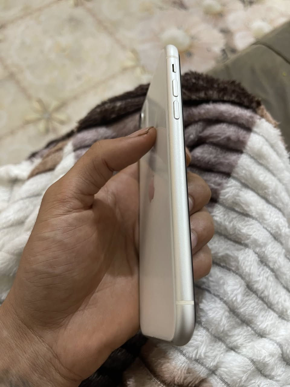 السلام عليكم ايفون 11 وتر برو جهاز مكفول ما طاب تصليح ملاحضة عندي بس لكامرة لزوم بيها هزة ذاكرة ١٢٨ دبل سيم كارت *********** لسعر ٣٠٠
